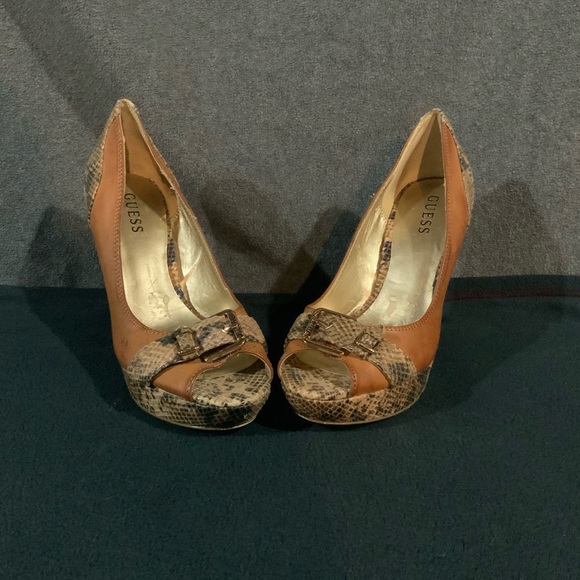 Guess Shoes - Hot snake skin/leather pumps